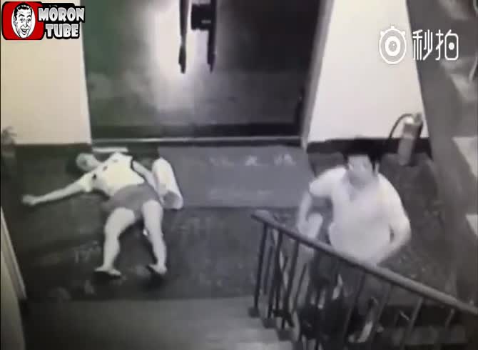 Video :A lady is brutally attacked by a sexual predator in a hotel stairway